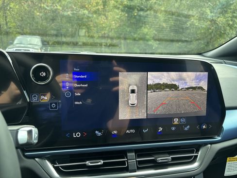 New 2026 Chevrolet Equinox EV LT image 17