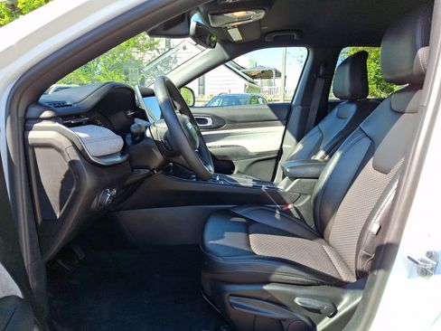 Used 2024 Jeep Compass Latitude AWD/4WD image 20