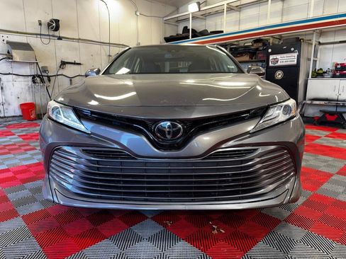 Used 2019 Toyota Camry XLE FWD image 2