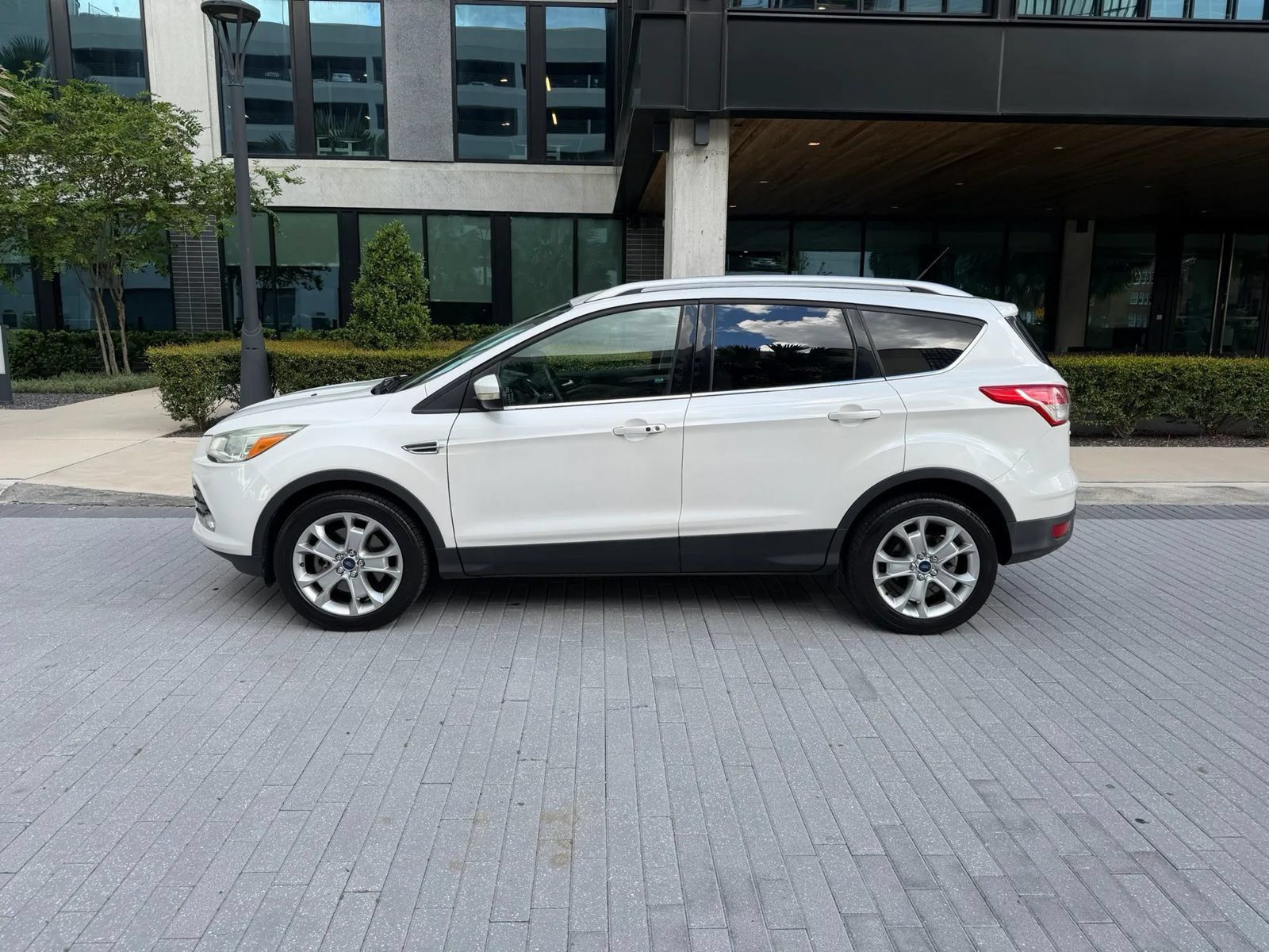 Used 2016 Ford Escape Titanium FWD image 8