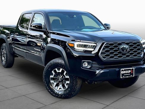 Used 2023 Toyota Tacoma TRD Off-Road w/ Technology Package AWD/4WD image 3