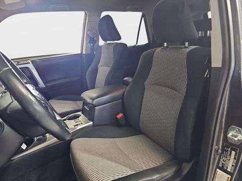 Used 2016 Toyota 4Runner SR5 AWD/4WD image 17