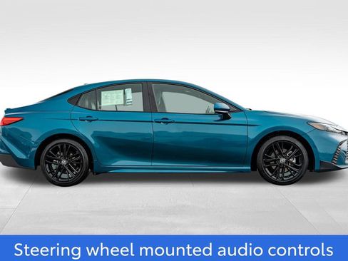 Used 2025 Toyota Camry SE image 8