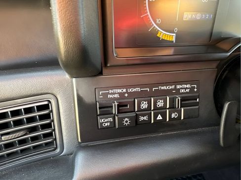 Used 1992 Cadillac Allante FWD image 18