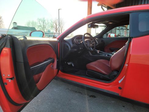 Used 2016 Dodge Challenger SXT Plus image 7
