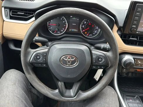 Used 2022 Toyota RAV4 LE AWD/4WD image 10
