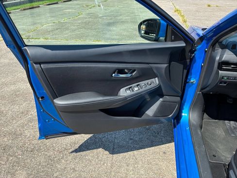 Used 2025 Nissan Sentra SV FWD image 15