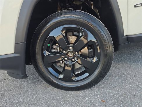 Used 2019 Jeep Compass Latitude image 30