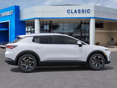 New 2026 Chevrolet Equinox EV LT image 5