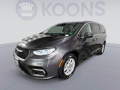 Used 2023 Chrysler Pacifica Touring-L