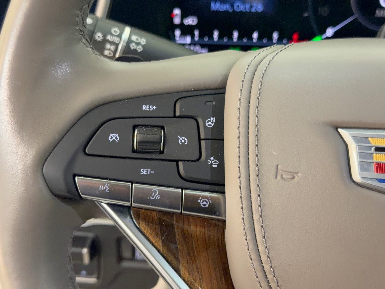 Used 2021 Cadillac Escalade ESV Premium Luxury Platinum AWD/4WD image 18
