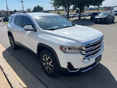 Used 2023 GMC Acadia SLE w/ Driver Convenience Package FWD image 5