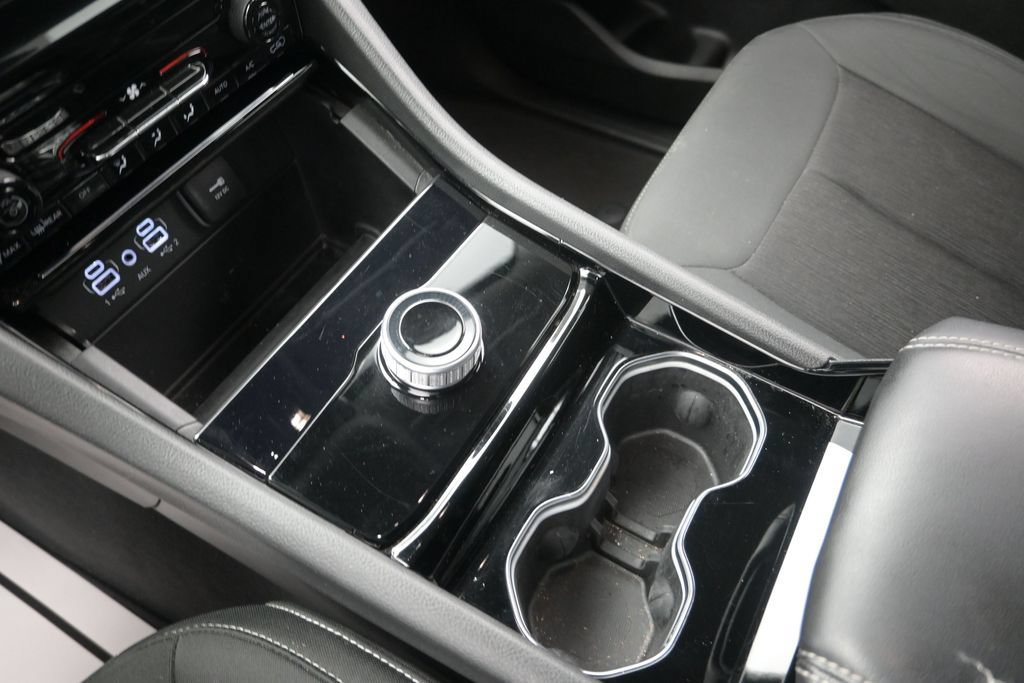 Used 2023 Jeep Grand Cherokee Laredo RWD image 15