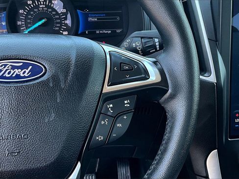 Used 2024 Ford Edge SEL image 9