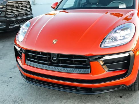 Used 2024 Porsche Macan AWD/4WD image 6