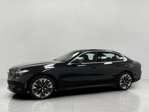 Certified 2026 BMW 530i xDrive w/ Premium Package AWD/4WD image 8