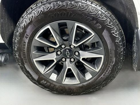 Used 2023 Chevrolet Tahoe Z71 w/ Luxury Package AWD/4WD image 33