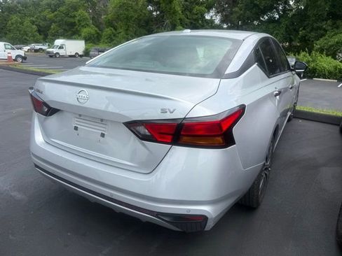 Used 2024 Nissan Altima 2.5 SV FWD image 5