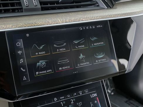 Used 2021 Audi e-tron Prestige w/ Prestige Package image 14