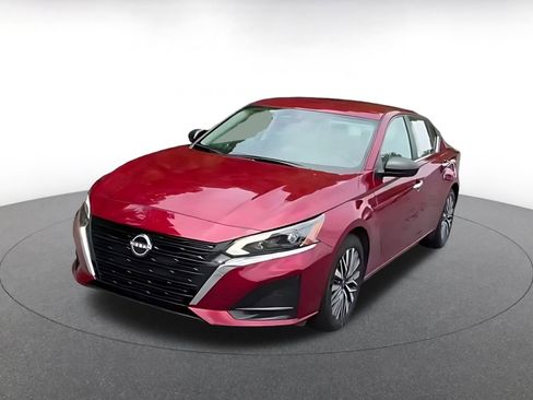 Used 2025 Nissan Altima 2.5 SV FWD image 3