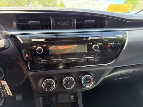 Used 2014 Toyota Corolla L FWD image 18