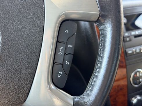 Used 2012 Chevrolet Avalanche LT image 12