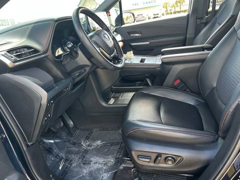 Used 2022 Toyota Sienna XSE image 32