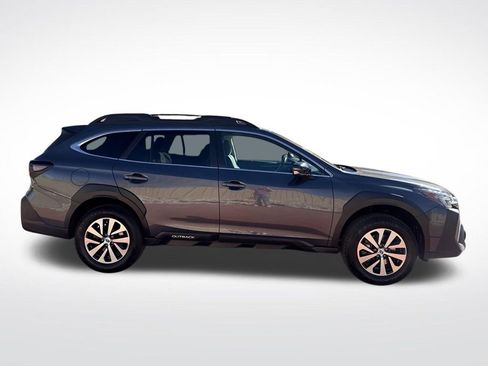 Used 2023 Subaru Outback Premium AWD/4WD image 7
