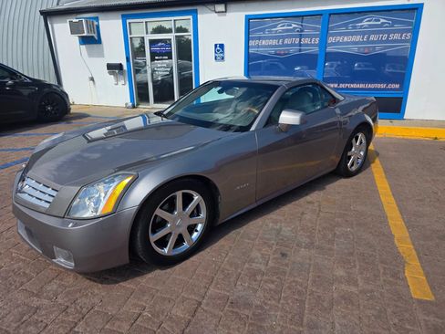 Used 2004 Cadillac XLR RWD image 2