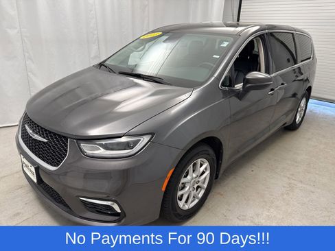 Used 2023 Chrysler Pacifica Touring-L FWD image 6