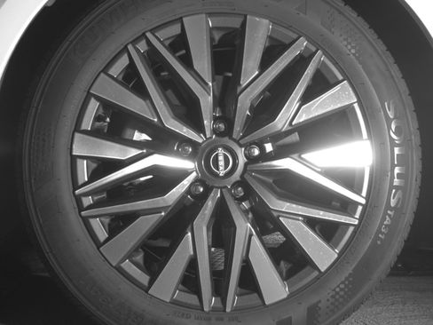 Used 2025 Nissan Altima 2.5 SV FWD image 12