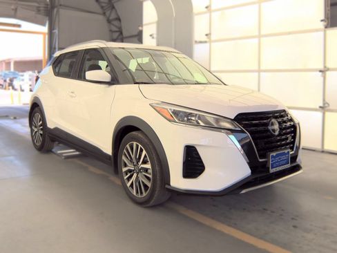 Used 2022 Nissan Kicks SV FWD image 2