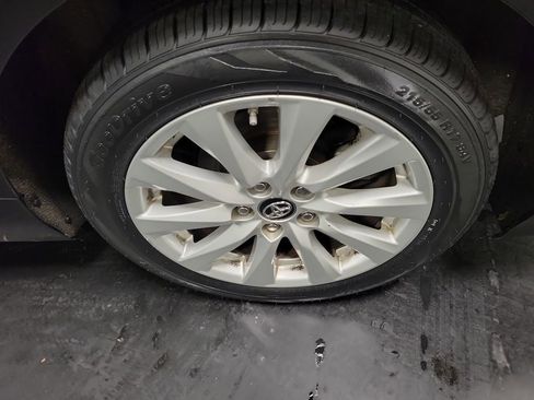 Used 2019 Toyota Camry LE image 11