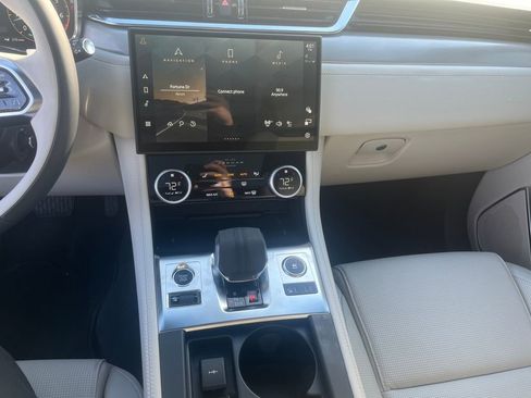 New 2025 Jaguar F-PACE R-Dynamic S image 17