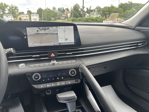Used 2025 Hyundai Elantra SEL FWD image 7