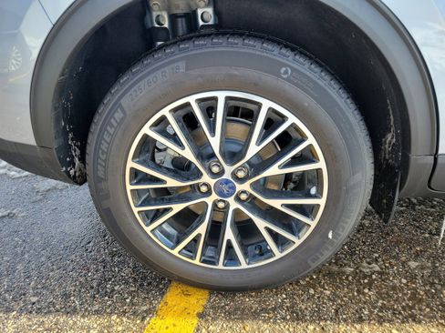 Certified 2022 Ford Escape Titanium image 5