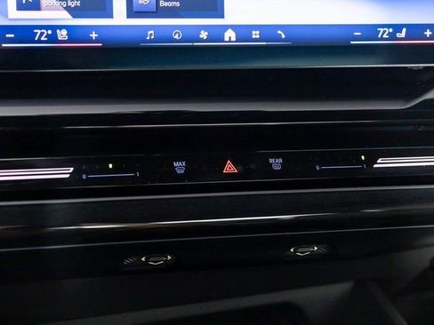 Used 2025 BMW 530i xDrive 530i xDrive w/ Premium Package image 15