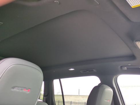 Used 2025 GMC Acadia AT4 w/ Luxury Package AWD/4WD image 19