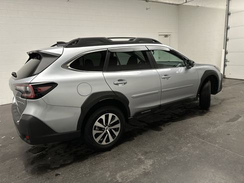 Certified 2025 Subaru Outback Premium image 8