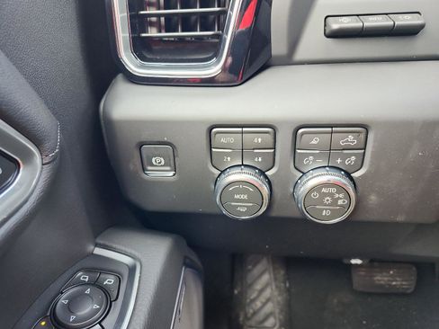 New 2026 GMC Sierra 3500 Denali w/ Denali Reserve Package image 19