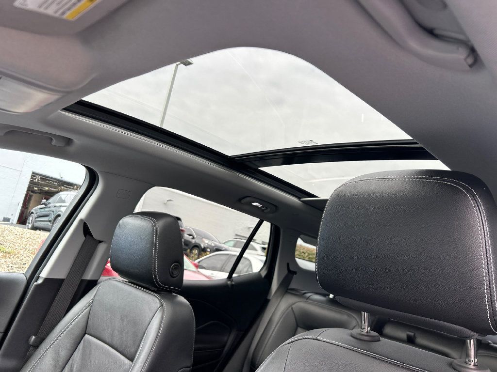 Certified 2023 GMC Terrain SLT FWD image 30