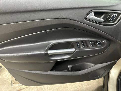 Used 2018 Ford Escape SE image 25