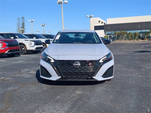 Used 2024 Nissan Altima 2.5 SR image 3