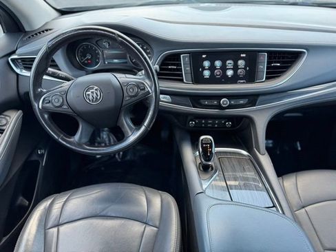 Used 2019 Buick Enclave Essence image 16