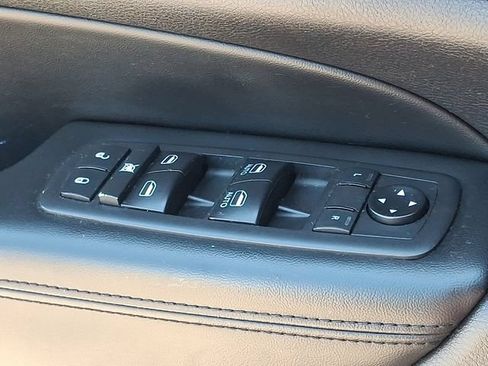 Used 2019 Jeep Grand Cherokee Laredo RWD image 17