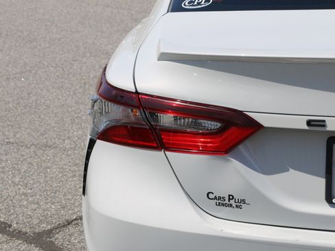 Used 2024 Toyota Camry SE FWD image 6