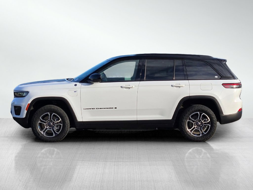 Used 2023 Jeep Grand Cherokee Trailhawk w/ Advanced Protech Group II AWD/4WD image 7