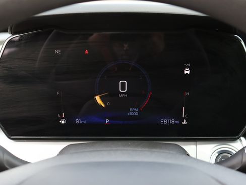 Used 2025 Chevrolet Trax LT FWD image 13
