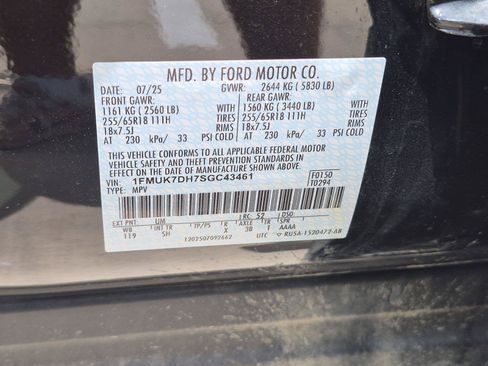 Used 2025 Ford Explorer Active w/ Active Comfort Package RWD image 32