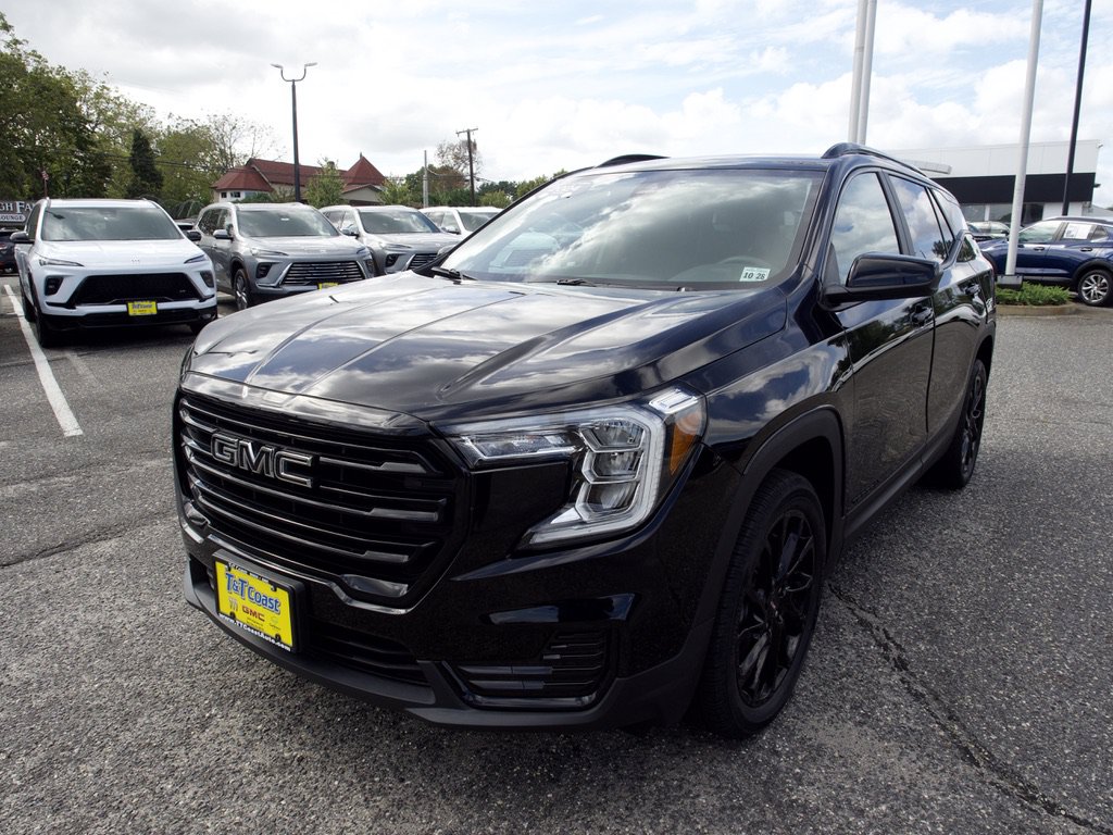Certified 2024 GMC Terrain SLE w/ Driver Convenience Package AWD/4WD image 1